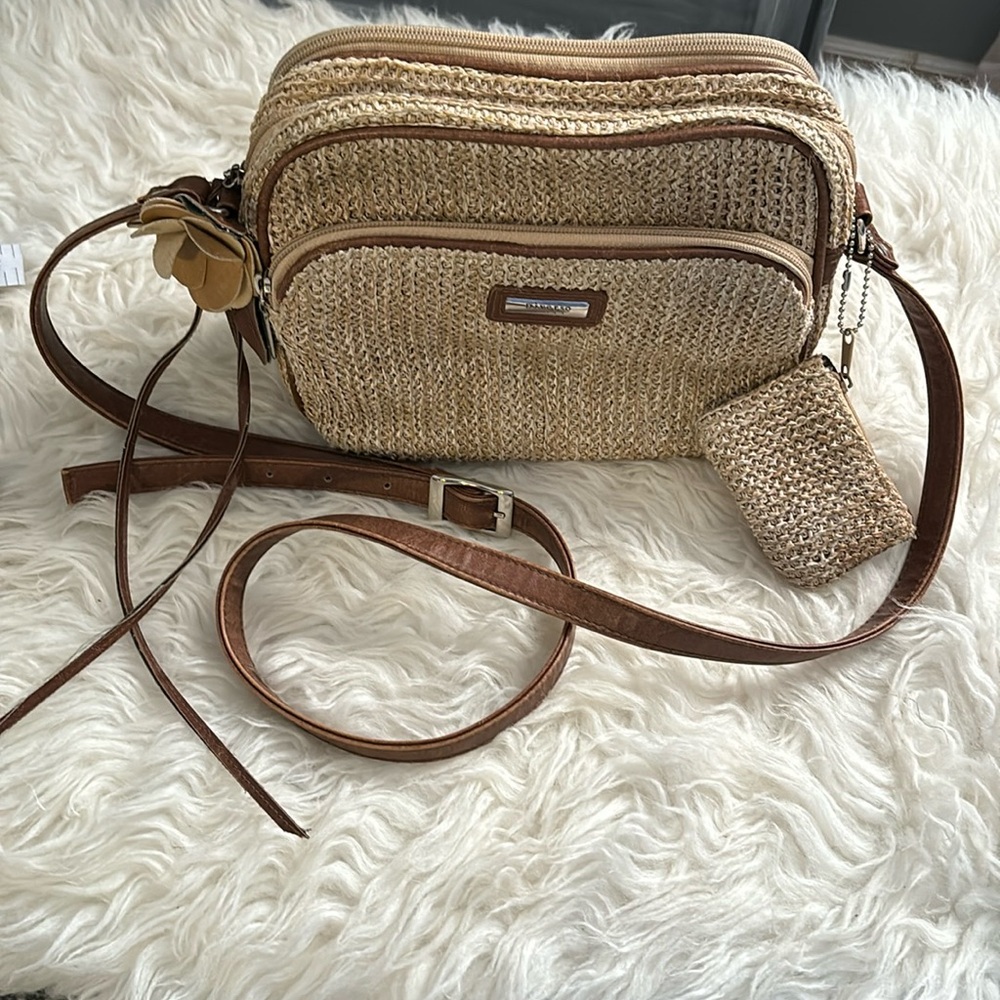 Diverso Italy StrawWoven Crossbody
LeatherTrim Bag